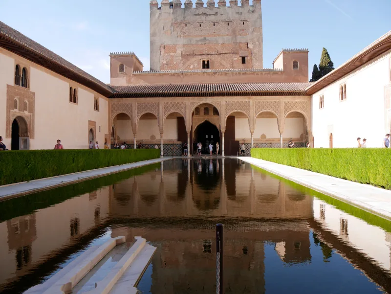 阿爾罕布拉宮,桃金孃中庭(Patio de los Arrayanes)